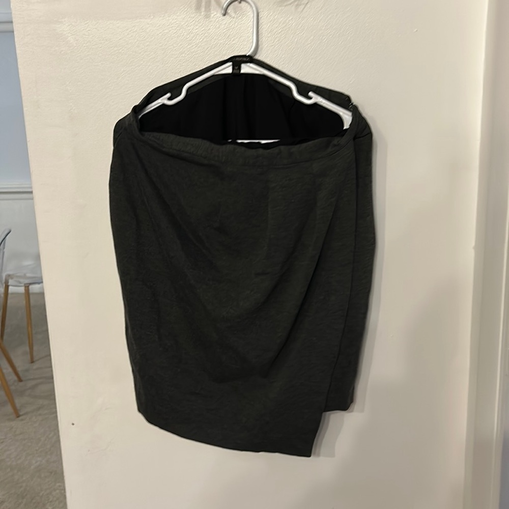 Banana Republic work skirt, side zip, size 14, hides tummy